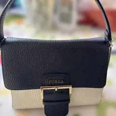 未使用に近い　FURLA ブラック/ホワイト ショルダーバッグ