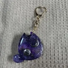 レジン♡宇宙テーマの紫色ネコのキーホルダー　小さなおまけ付き