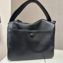 黒のハンドバッグ