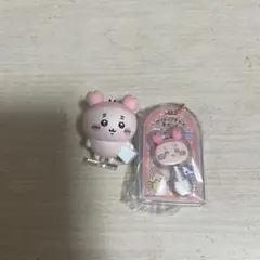 ちいかわ　古本屋 キーホルダーとフィギュア