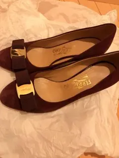 フェラガモ バーガンディ ハイヒール　ボルドー