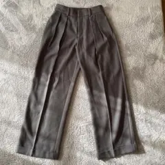 グレー ワイドパンツ 前タック付き　GU