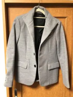 グレー テーラードジャケット 3つボタン