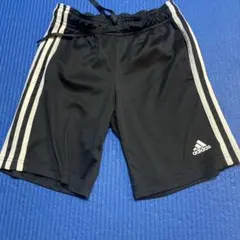 adidas 黒 ハーフパンツ 3本ライン