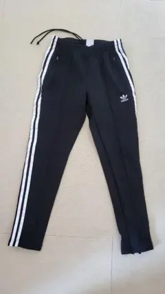 adidas 裾ジップ トレーニングパンツ スリーライン ブラック