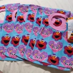 エルモとアビーのキャラクターお食事エプロン