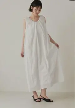 hellam ギャザーデザイン刺繍ワンピースのサムネイル