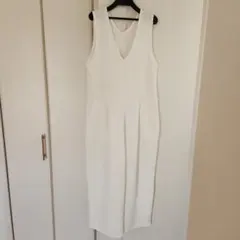 GUホワイト Vネック ノースリーブ オーバオール　サロペット