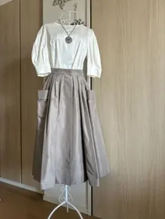 フレアスカート ベージュ タック入りのサムネイル