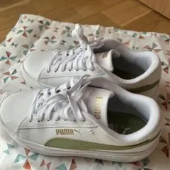 PUMAスニーカー