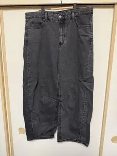 GU バレルバックジーンズ