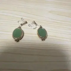 イヤリング　緑　ノンホール　グリーン