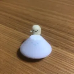 すみっこぐらしのチョコエッグの山とタピオカです。