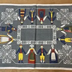 北欧スウェーデンビンテージクロス　民族衣装の人々　グレー