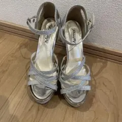 シルバー ハイヒールサンダル　ストラップ付き