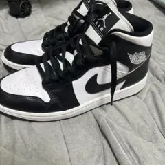 Nike Air Jordan 1 Mid Black Whiteのサムネイル