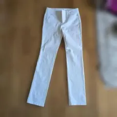 ホワイト スリム　スキニー　ストレッチパンツ　ユニクロ　UNIQLO　ジーンズ