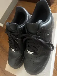 NIKE AIR FORCE 1 ブラック スニーカーのサムネイル