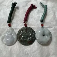 翡翠ペンダントセット（仏像・円形）　新品ですが天然石特有の傷あり