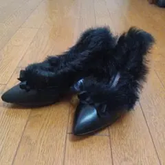 ファー付き黒ハイヒールパンプス　シャノンのサムネイル