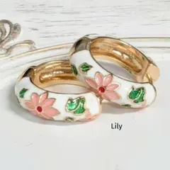 ✨ レトロ ホワイト 白 ピンク 花 フープ ピアス ヴィンテージ エレガント