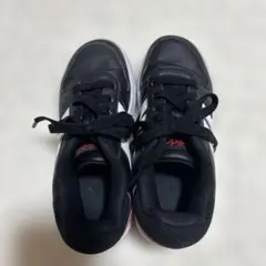 adidas ブラック/レッド スニーカー