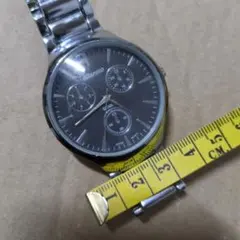 稼働品.黒のクォーツ腕時計 クロノグラフ風美品.