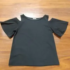 肩だしトップス