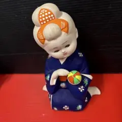 青い着物の博多人形