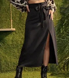 リボンベルト付き深めスリット黒ロングスカート　春夏秋