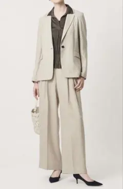 UNITED ARROWS パンツスーツ セットアップ ベージュ　接触冷感のサムネイル