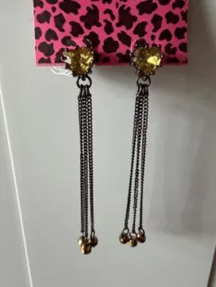 Betsey Johnson ハート型ロングピアス