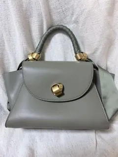 【チャールズアンドキース】サテンプリーツドスカーフ トラペーズバッグ グリーン