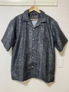 ヘビ柄 グレー 半袖シャツ