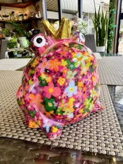 ポンピドゥ　カエル王様M　カラフルな花柄　貯金箱置物
