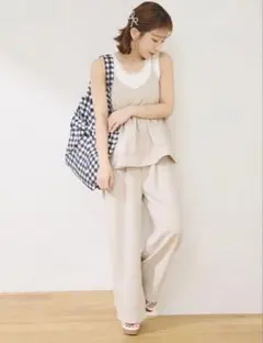 辻希望　ベージュ キャミソール パンツ セットアップ