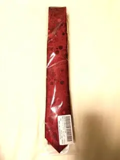 赤のポリエステルネクタイ 145x6cm 細め