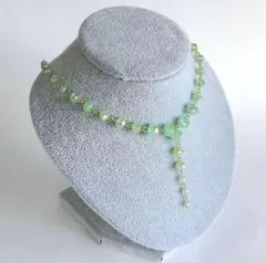 【サービス品】♥️翡翠風ガラスビーズのVラインネックレス♪　ハンドメイド
