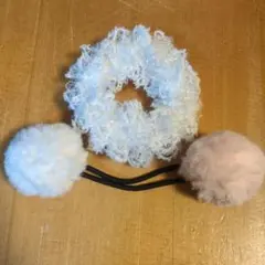 ポンポン付きヘアゴム ホワイト ピンク