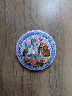 ディズニーキャラクターズビスケット 刺繍缶バッジ わんわん物語