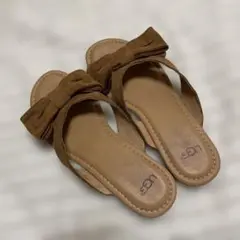 UGG スエード リボン サンダル ブラウンのサムネイル
