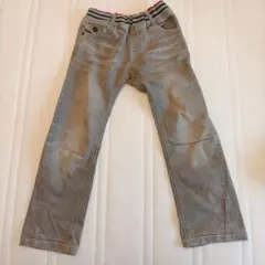 グレーの長ズボン ストライプウエストバンド