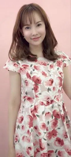 上原さくらさん紀真耶アナ着用ローズティアラ 42 Lサイズ　花柄フレアワンピース