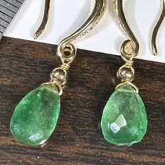 ✨1点もの✨オーナー秘蔵の希少なコロンビア産・大粒エメラルドのピアスm84