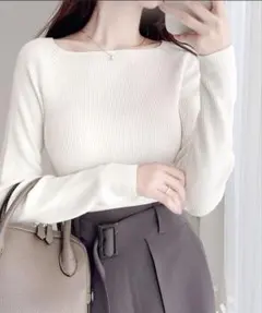 【mily bilet】スクエアネックリブニットプルオーバー　デコルテ