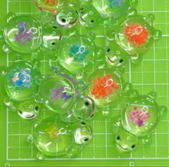 【在庫7】デコパーツ チャーム　蓄光　カメ　10個