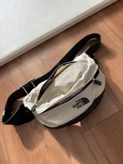 THE NORTH FACE ボディバッグ ベージュ