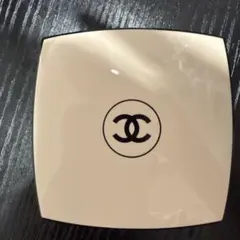CHANEL レ ベージュ ヘルシー グロウ パウダー B20 フェイスパウダーのサムネイル
