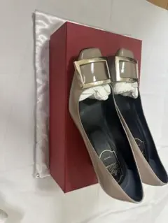Roger Vivier ベージュ ハイヒールのサムネイル