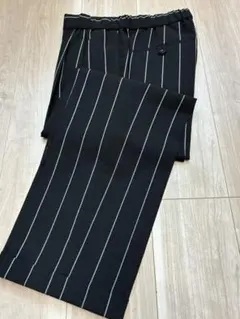 「Goovi」 ブラックストライプ ワイドストレートスラックスのサムネイル